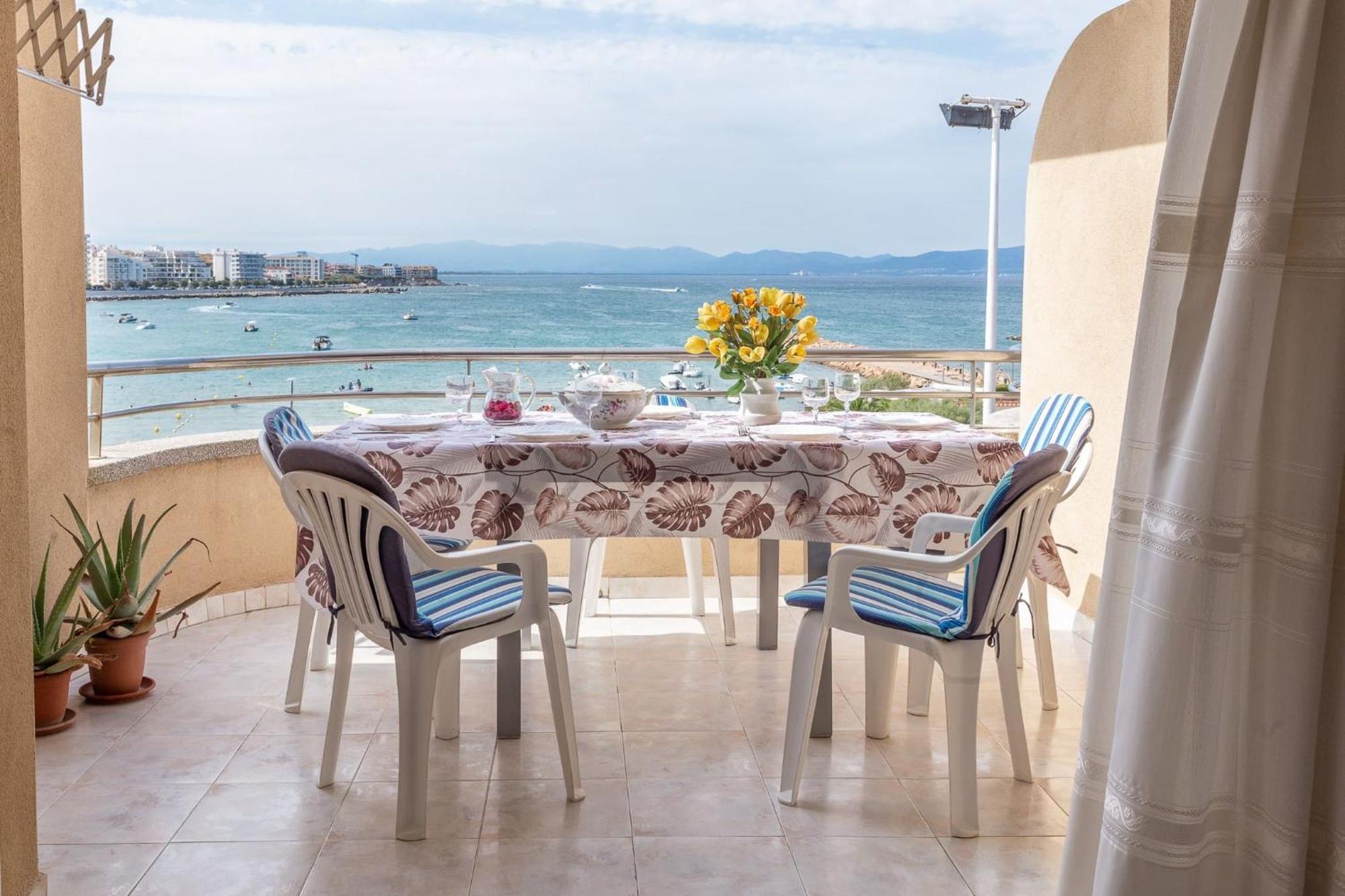 Passeig Del Mar Apartment L' Escala Екстериор снимка